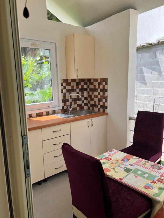 Rooms For Rent Habipi Vlore Exterior photo
